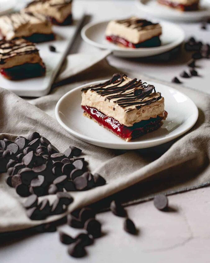chocolate peanut butter and jelly frozen yogurt bars, These peanut butter and jelly frozen yogurt bars have a chewy granola bar base and layers of sweet strawberry jelly creamy peanut butter yogurt and a chocolate drizzle topping