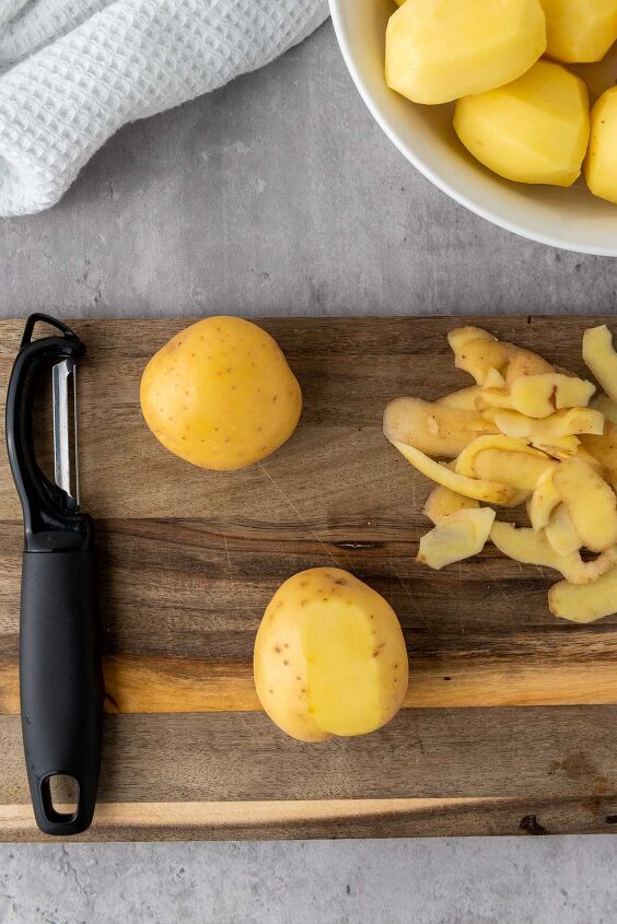 air fryer accordion potatoes, Peel the potatoes and rinse them under cold water Pat them dry with a kitchen towel Slice the potatoes into 1 2 thick slices