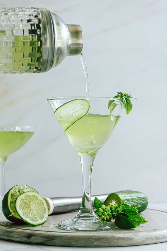 cucumber elderflower martini, Strain into a martini glass