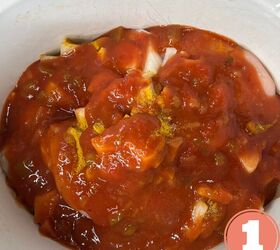 creamy crockpot chicken and salsa, Add your chicken onion salsa and curry powder to your crockpot