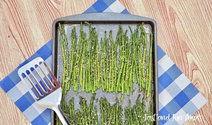 sheet pan asparagus with everything bagel seasoning, Sprinkled with seasoning