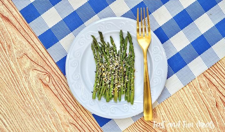 sheet pan asparagus with everything bagel seasoning, Finished and ready to eat everything bagel seasoning sheet pan asparagus