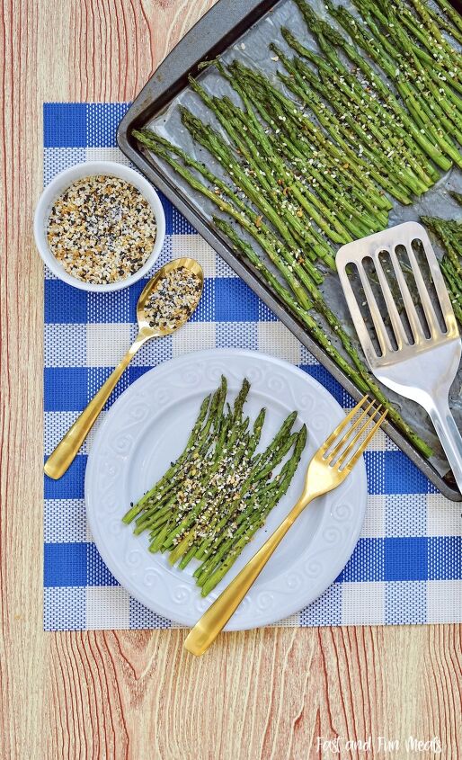 sheet pan asparagus with everything bagel seasoning, The finished recipe ready to eat