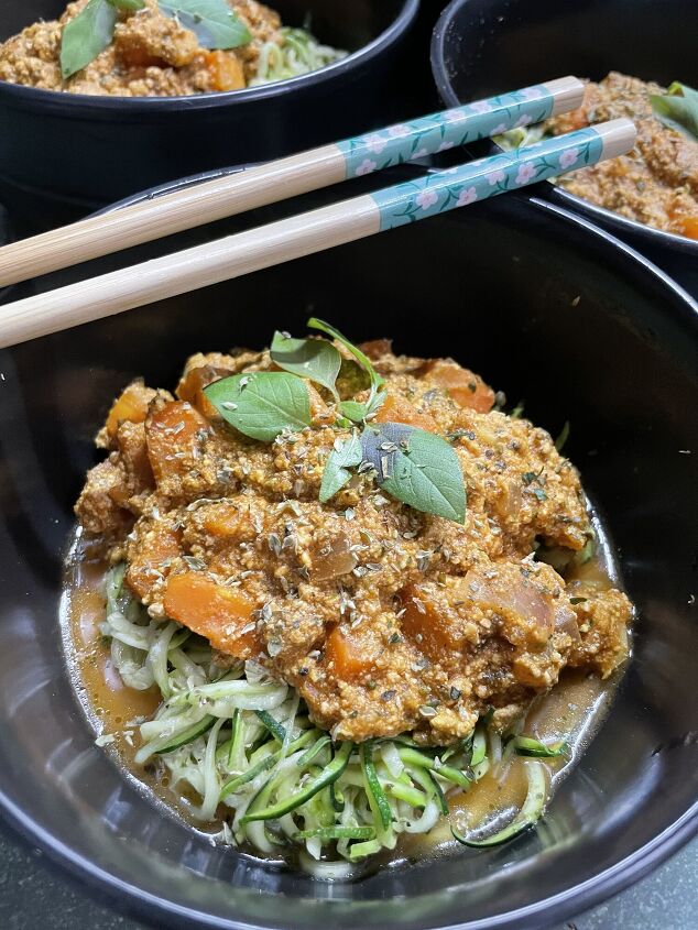vegan bolognese with zucchini noodles