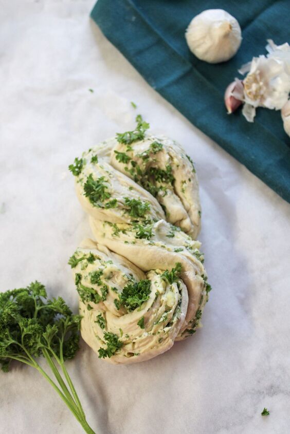 easy recipe for garlic bread twists
