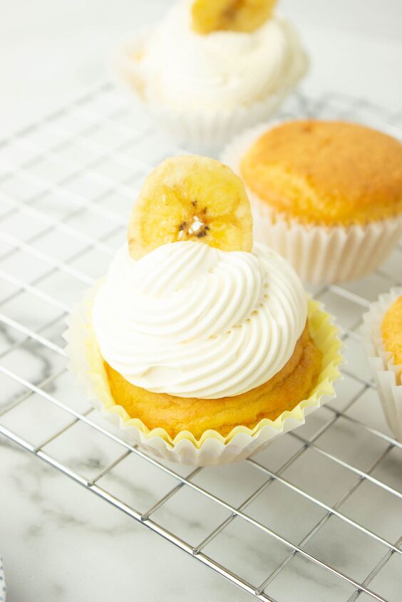 how to make cupcakes in the air fryer, air fryer cupcakes