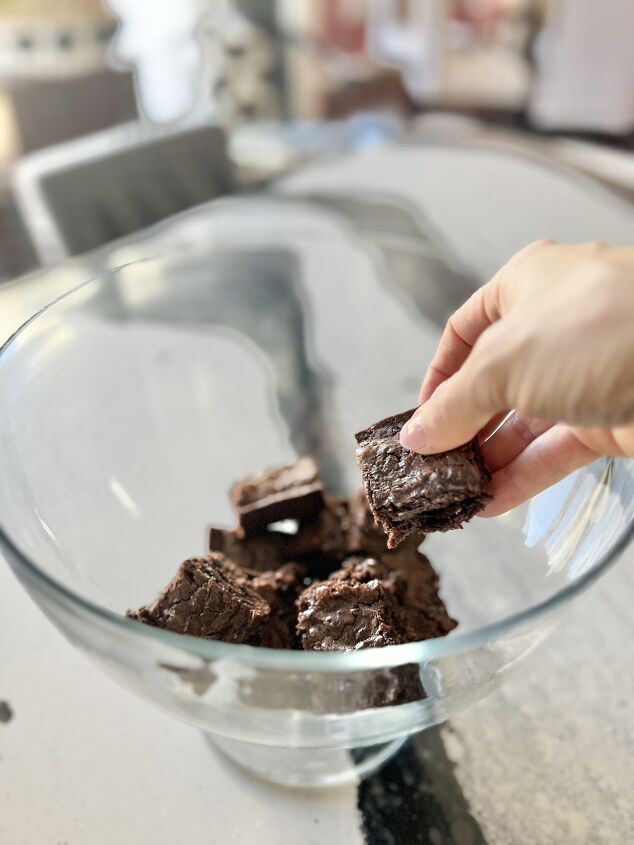 how to make a melt in your mouth chocolate trifle, The first layer of brownies in the chocolate trifle dessert