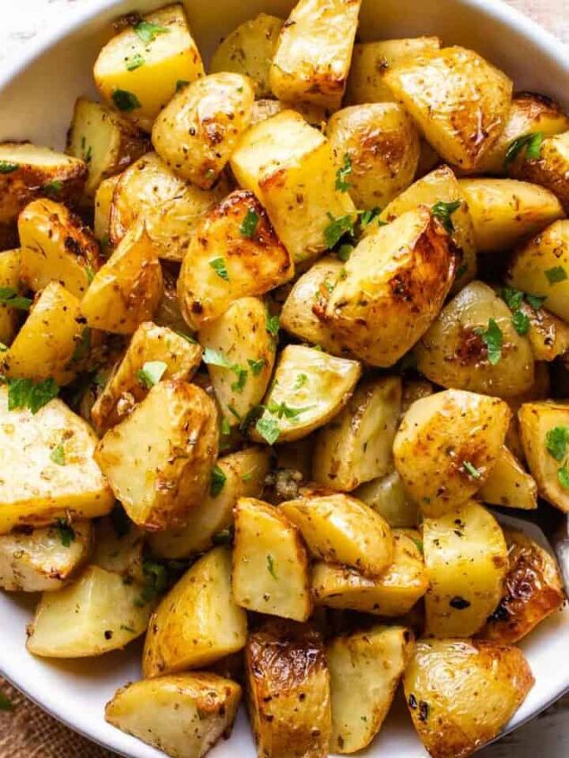 crispy smashed red potatoes with garlic and dill in the oven