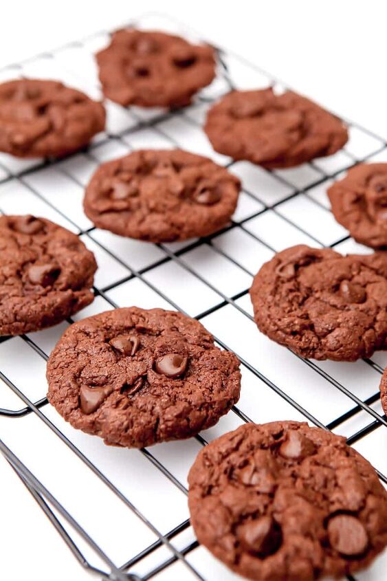 vegan chocolate cookies, Fudgy vegan chocolate brownie cookies cooling on a cookie rack