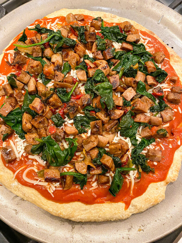 healthy chicken sausage and spinach pizza