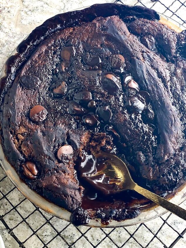 low fodmap chocolate pudding cake, Low FODMAP chocolate Pudding Cake in pie plate on cooling rack showing fudgy layer wit gold spoon