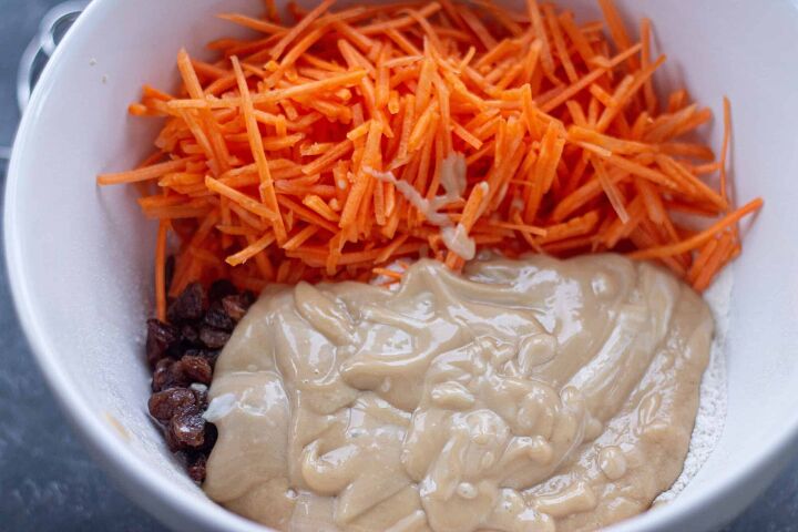 quick and easy vegan carrot cake, Mixing all the ingredients together for carrot cake