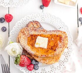 easy sourdough french toast, Sourdough French toast on plate with berries