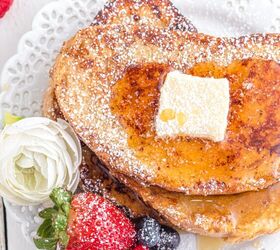 easy sourdough french toast, French toast with sourdough bread on a plate with powdered sugar and berries
