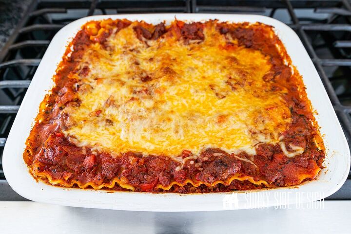 how to make the best lasagna with meat sauce, The best lasagna recipe topped with additional mozzarella cheese