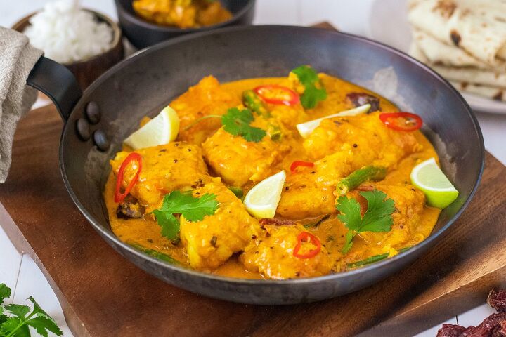 coconut fish curry recipe, Coconut fish curry with condiments