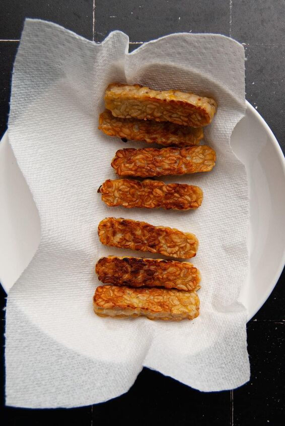 bbq tempeh sandwich, placing tempeh on paper towel to soak up excess oil