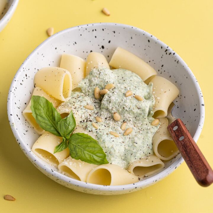 20 minute ricotta pesto pasta, Bowl of Ricotta Pesto Pasta with a fork