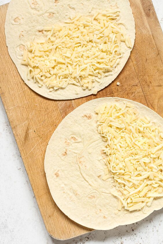 easy cheese quesadilla ready in 10 minutes, Assembling the quesadillas