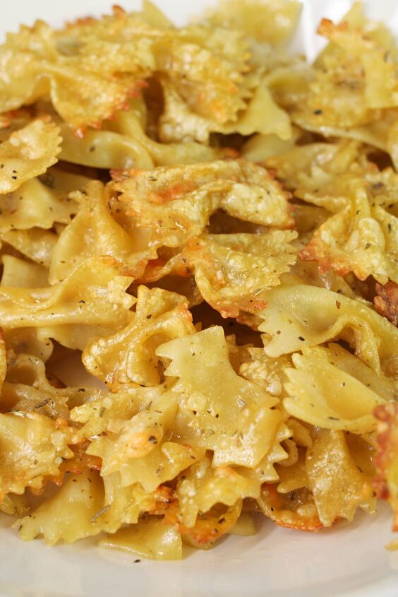 viral tiktok air fryer pasta chips, air fryer pasta chips
