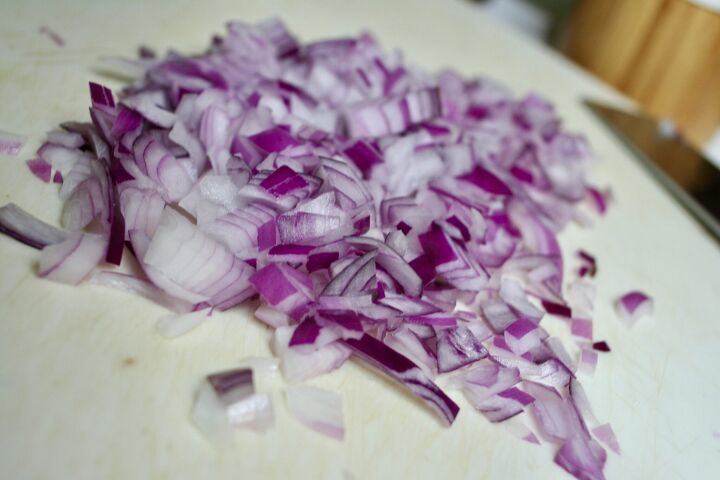 fresh and easy pico de gallo, chopped red onion