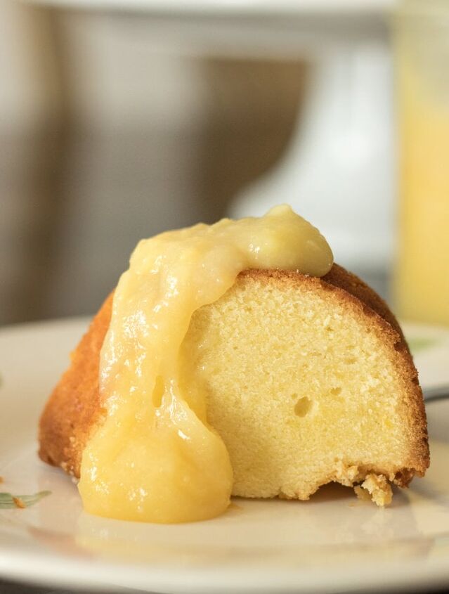 pressure cooker lemon curd, big chunk of pound cake and lemon curd topping