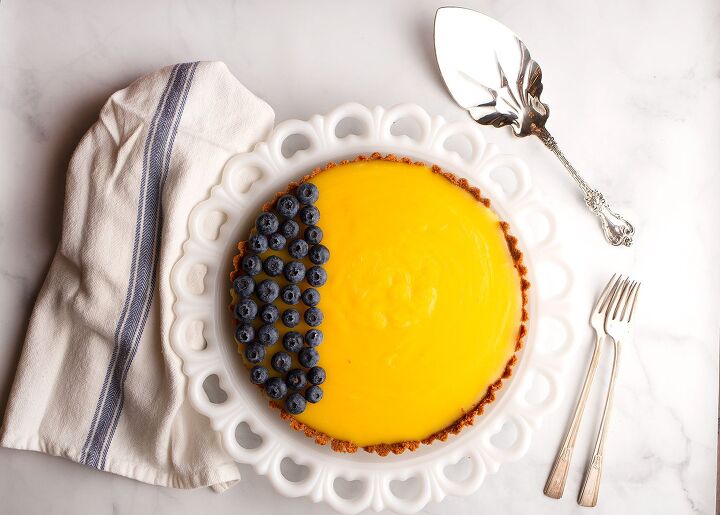 lemon tart in a gingersnap crust, Ready to serve Lemon Tart in Gingersnap Crust