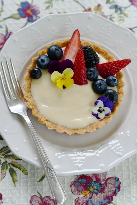 mini lemon curd and cream cheese tarts