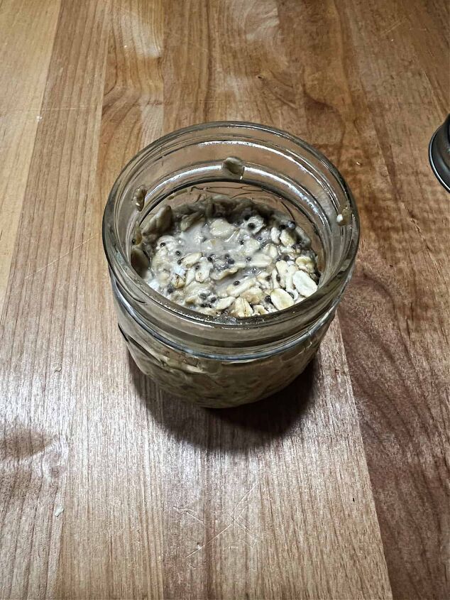 peanut butter overnight oats, jar of overnight oats