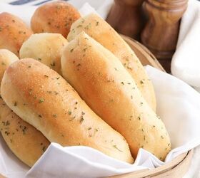 copycat olive garden bread machine breadsticks, Breadsticks sitting on a basket lined with a white napkin