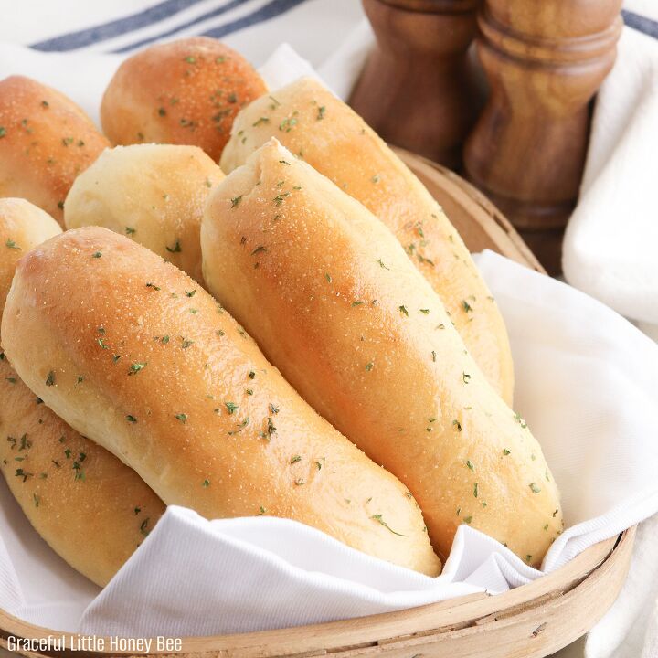 copycat olive garden bread machine breadsticks, Breadsticks sitting on a basket lined with a white napkin