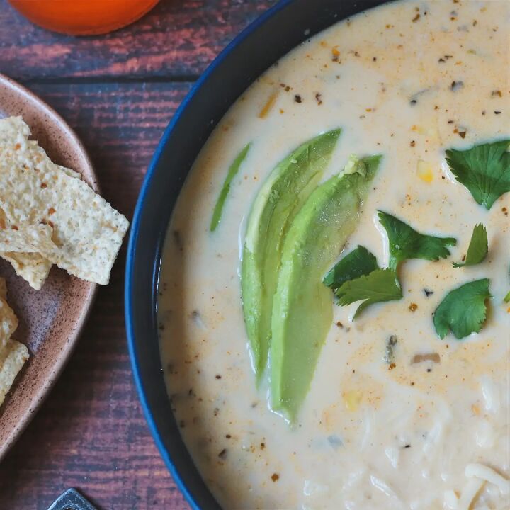 dutch oven white chicken chili, Bowl of smoked white chicken chili served with tortilla chips