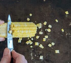 elote dip recipe, Cutting corn off of the cob