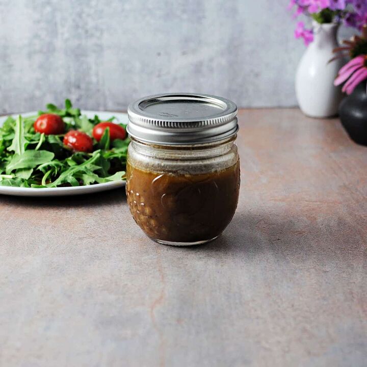 balsamic vinaigrette, balsamic vinaigrette dressing in a small jar