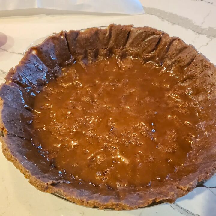 samoas coconut cream pie, Caramel spread across a cookie crust