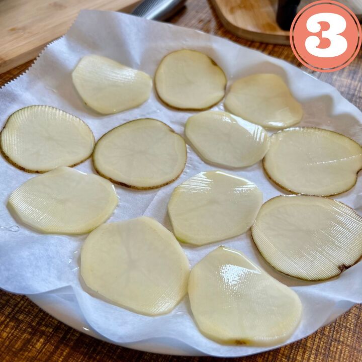 homemade potato chips without oil, Spread your slices on a microwave safe plate with parchment paper