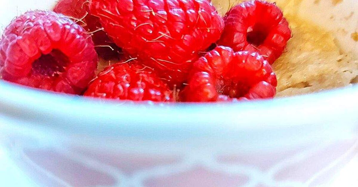 Raspberry Mug Cake: Surprisingly Healthy and Tastes Like a Bakery Rasp ...