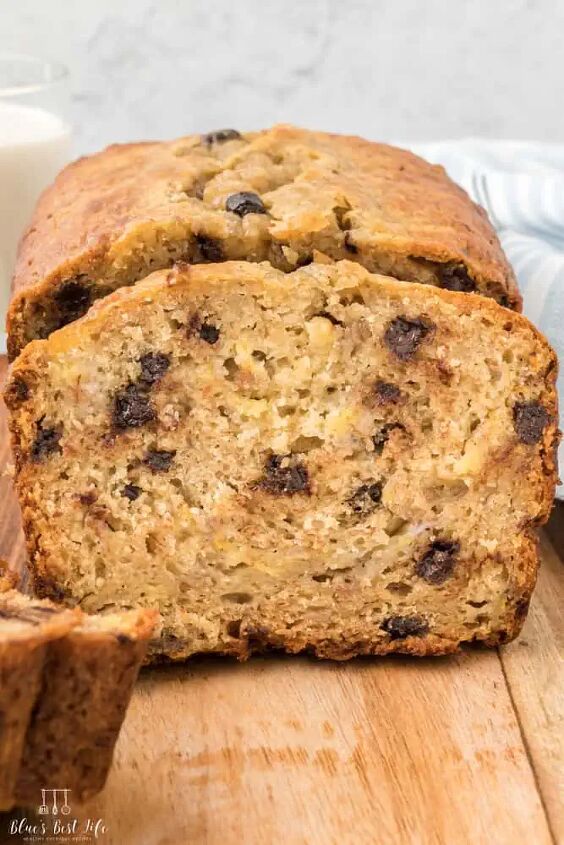 4 ingredient banana bread with chocolate chunk muffin mix, A close up of a slice of banana bread