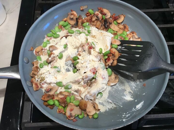 ricotta sauce pasta with bacon and mushrooms, Add the ricotta cheese dried oregano salt and pepper Mix to combine the sauce