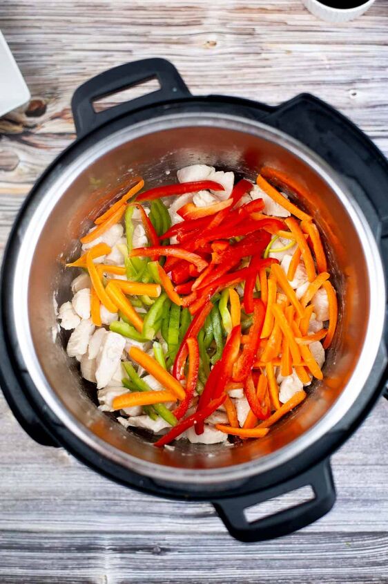 instant pot ramen noodle stir fry, Saute the veggies and chicken