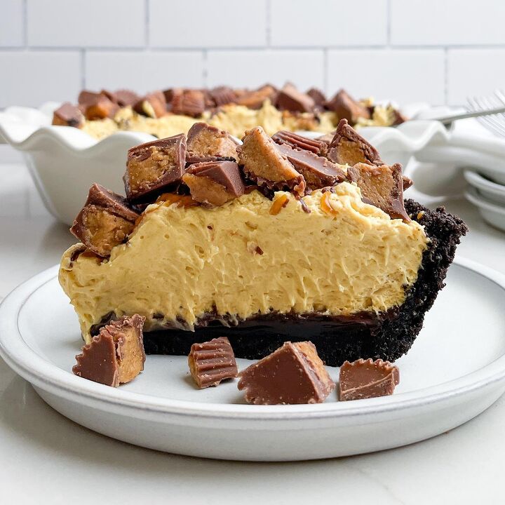 how to make easy banana pudding, side view of slice of no bake chocolate peanut butter pie
