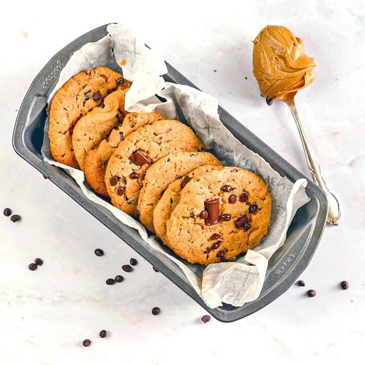 vegan peanut butter chocolate chip cookies, A row of cookies in a bread pan