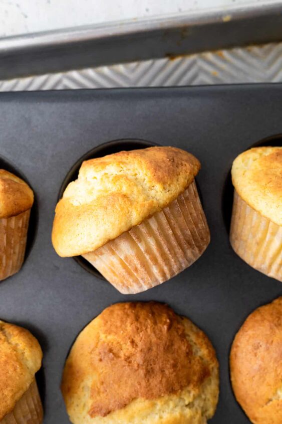 the best vanilla muffins, Muffins in a muffin tin