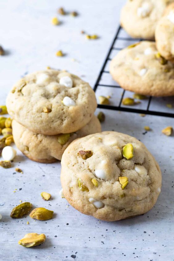 pistachio white chocolate cookies, A close up of a cookie