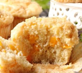 peach cream cheese muffins with streusel