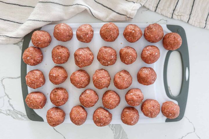 ground turkey swedish meatballs recipe, Meatballs Lined On Cutting Board