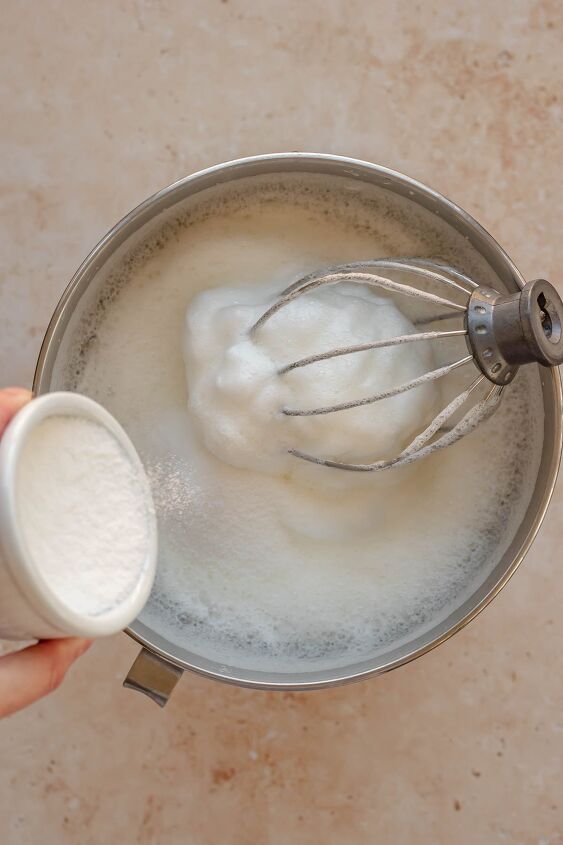 daffodil cake, Pouring sugar into whipped egg whites