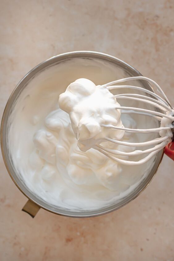 daffodil cake, Whipped egg whites on the tip of a whisk