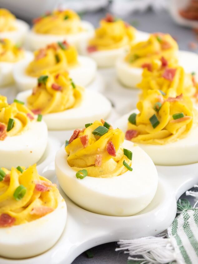 easy deviled eggs two different ways, The finished ranch deviled eggs