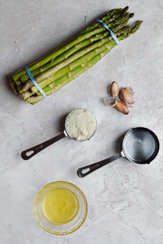 simple steamed instant pot asparagus, The ingredients for Instant Pot asparagus are laid out